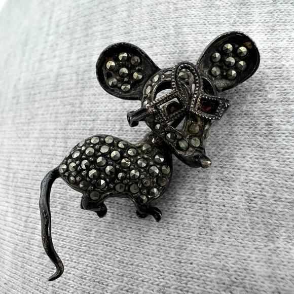 Vintage Marcasite Studded Garnet Eyed Mouse Brooch Sterling Silver 1" **READ** - Picture 1 of 5